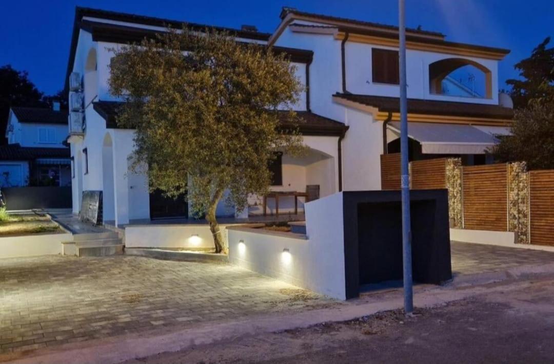 Villa Castanea - Kuca Za Odmor S Bazenom Kukci Esterno foto