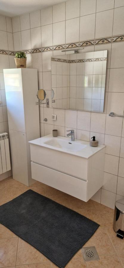 Villa Castanea - Kuca Za Odmor S Bazenom Kukci Esterno foto
