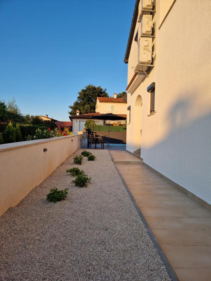 Villa Castanea - Kuca Za Odmor S Bazenom Kukci Esterno foto